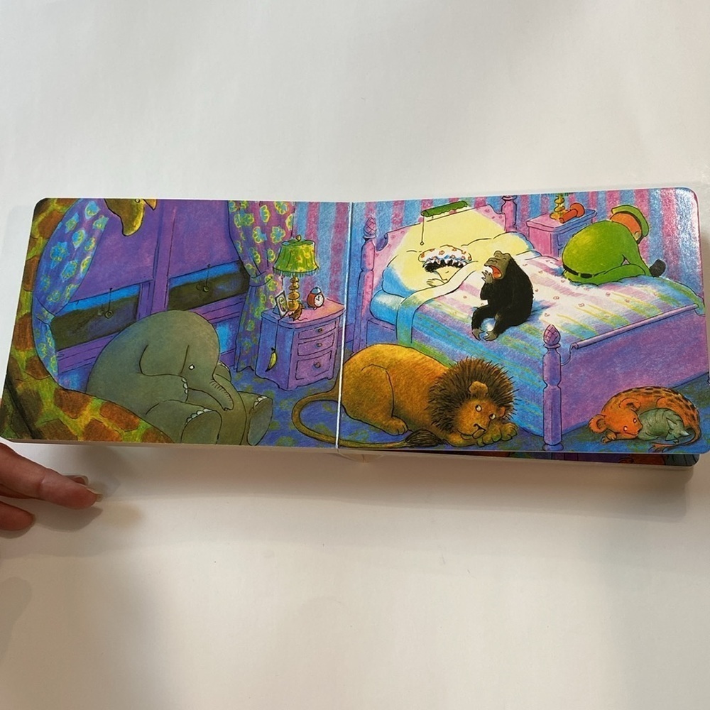 2for$10 Good night, Gorilla Book - Picture 3 of 5